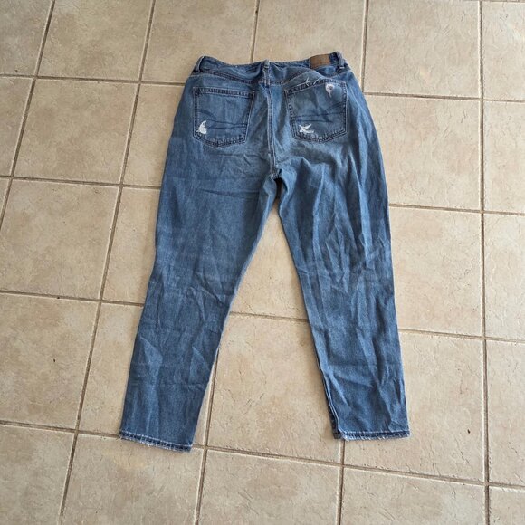 Women's size 12 American Eagle Mom Jeans comfort stretch waistband blue jeans - Picture 2 of 2